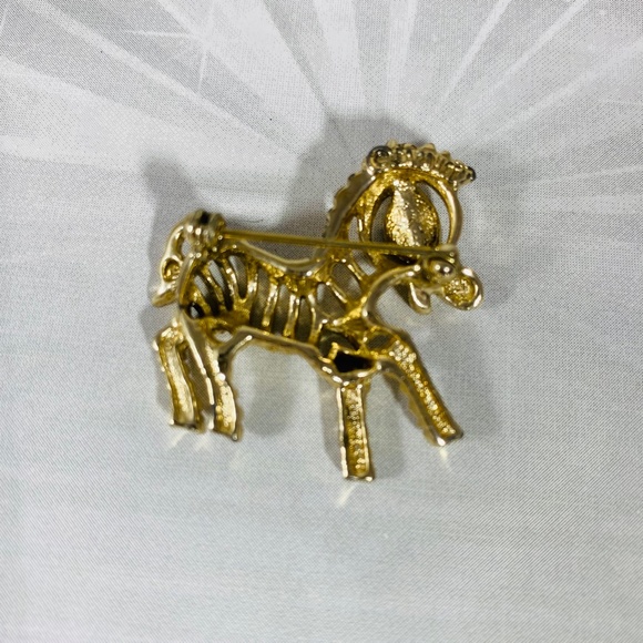 Vintage Sarah Coventry Zebra Brooch Gold-tone Pin Signed - Picture 4 of 5